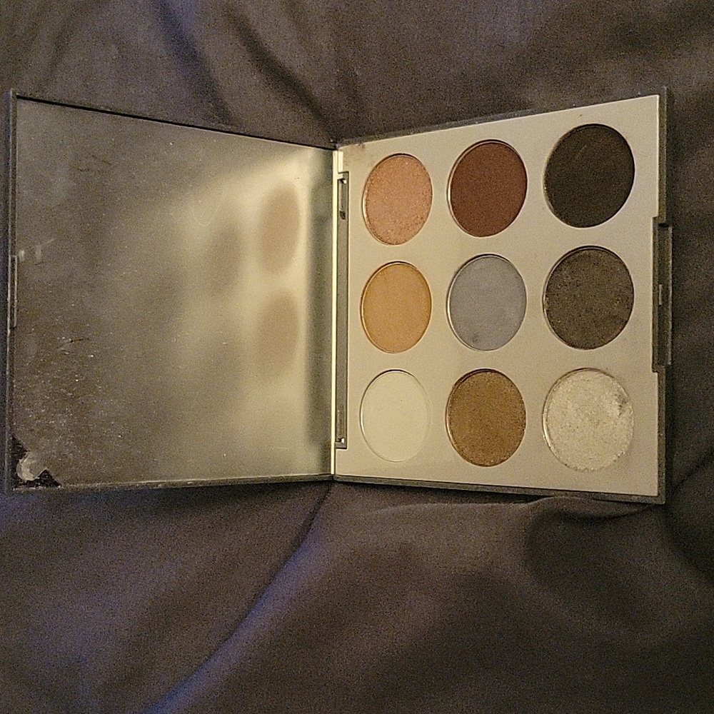 Morphe 9W smoke and shadow pallet